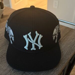 Black Skull Embroidered Cap New York Yankees